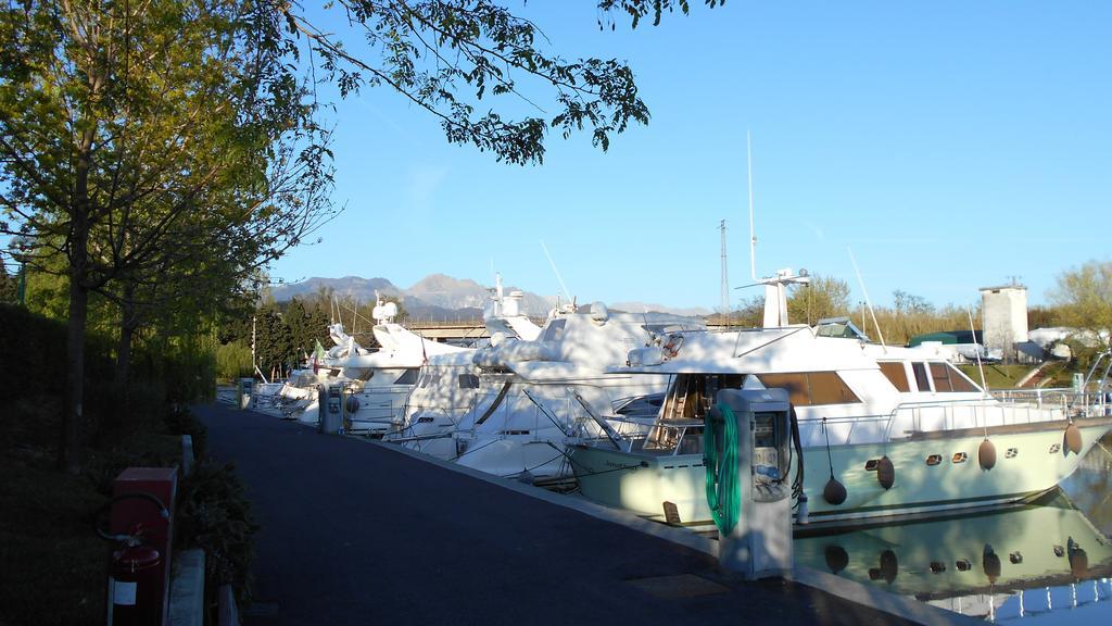 Hotel Iron Gate Marina3B Sarzana Exterior foto