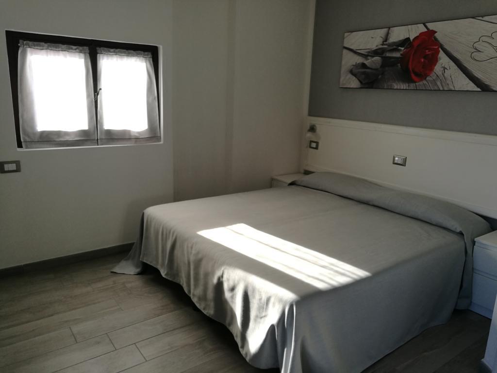 Hotel Iron Gate Marina3B Sarzana Exterior foto